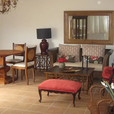 Casa Colonial En Zona Residencial